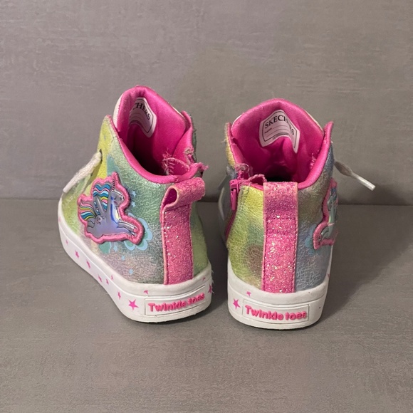 Twinkle Toes Light Up Unicorn - Picture 3 of 3